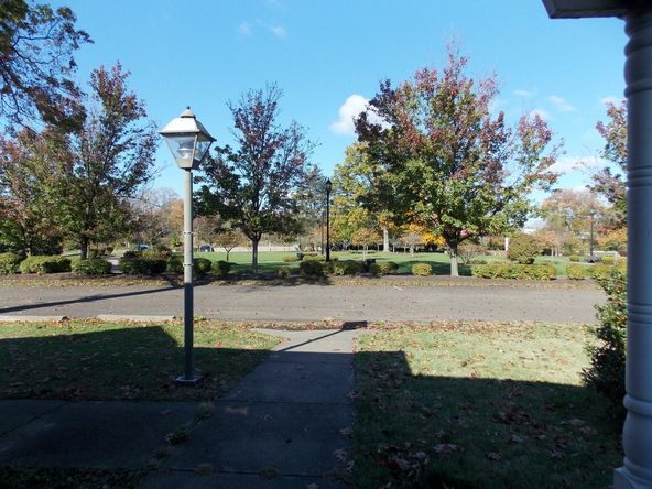 275 Yardley Ave, Levittown, PA 19054